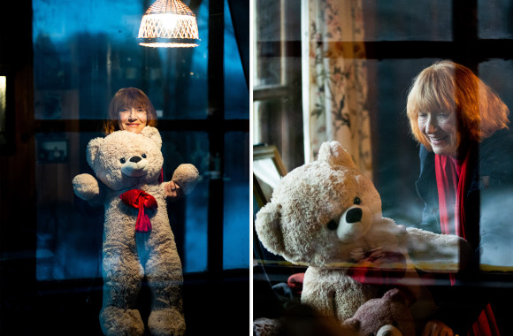 Doloresa Kazragytė. Fotosesija daryta karantino metu, per langą. 2020 m. / Gretos Skaraitienės nuotr.