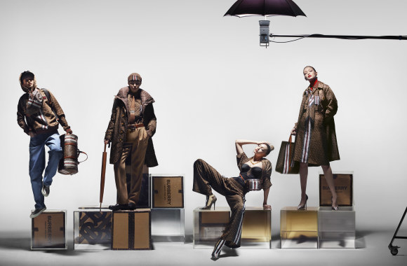 Debiutinė „Burberry“ kampanija su Gigi Hadid/Nick Knight nuotr.