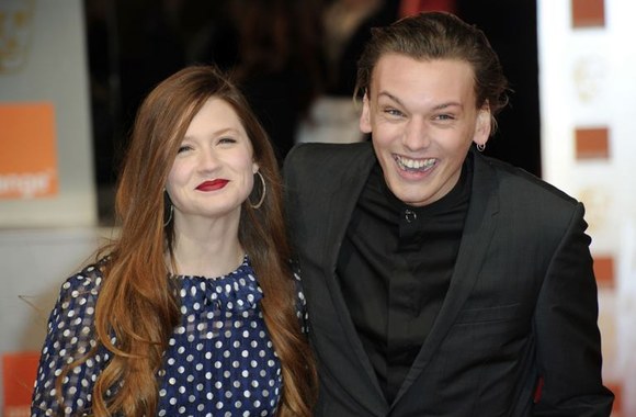 Aktoriai Bonnie Wright ir Jamie Campbellas Boweris