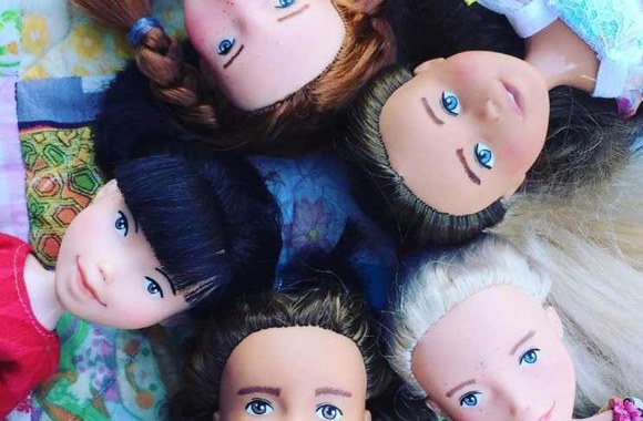 Australės Miriam perkurtos lėlės