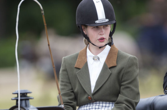 Princas Philipas nepraleido anūkės Louise Windsor pasirodymo žirgų lenktynėse – net pats atvairavo automobilį