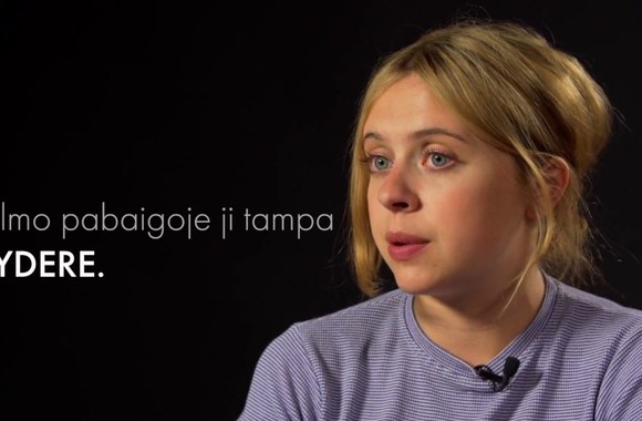 kino-filmo-tarp-pilku-debesu-herojai-lina