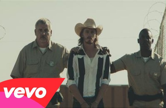 VIDEO kadras: „Kings of Leon“ – „Beautiful War“