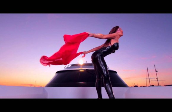 VIDEO kadras: Booty Luv - Black Widow Official Video