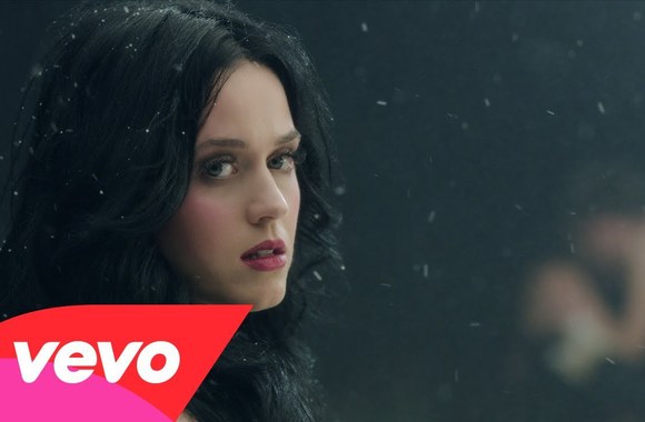 VIDEO kadras: Katy Perry dainos „Unconditionally“ vaizdo klipas