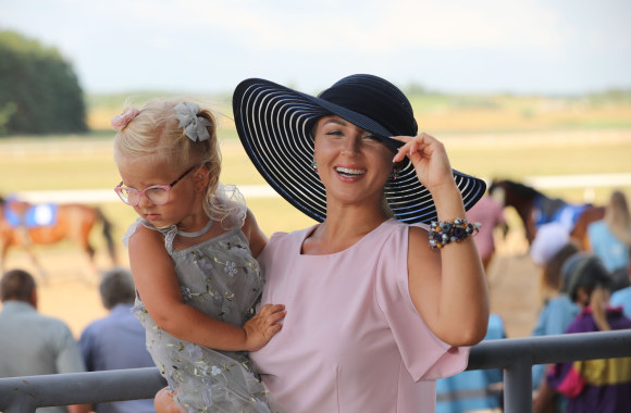 Eglė Straleckaitė su dukra / Mariaus Vizbaro nuotr.