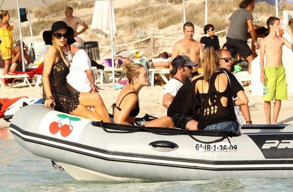Paris Hilton Ibizoje