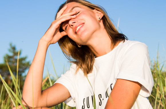 „SUN 365“ ir „Babe Universe“ sukurti marškinėliai/Vikos Paškelytės nuotr.