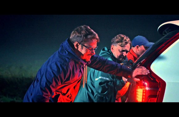 komedijos-tarp-musu-berniuku-herojai-latvijoje