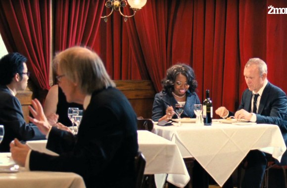 VIDEO kadras:  Filme „Streikas“ Michaelas Weyandtas sukūrė epizodinį Niujorko restorano administratoriaus vaidmenį