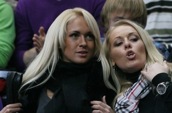 Oksana Pikul (kairėje)