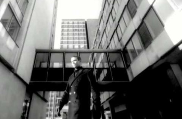 VIDEO kadras: Robbie Williamso hito „Angels“ vaizdo klipas