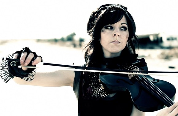 VIDEO kadras: Lindsey Stirling ir Pentatonix „Radioactive“