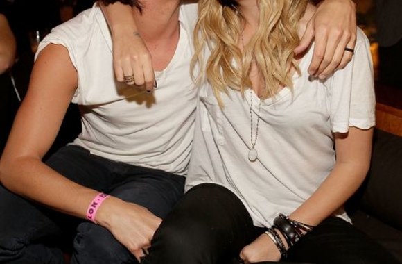 Aktoriai Tyleris Blackburnas ir Ashley Benson