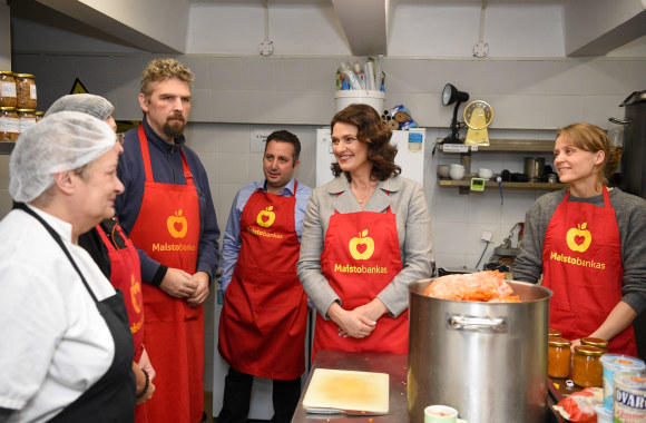 Diana Nausėdienė apsilankė „Maisto banke“/LR Prezidento kanceliarijos/Roberto Dačkaus nuotr.