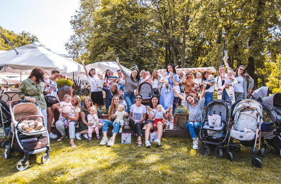 Inga Žuolytė subūrė mamas su mažyliais į ekskursiją po Vilniaus senamiestį/P. Kapricko nuotr.