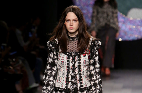 „Anna Sui“ 2018 metų pavasaris-vasara