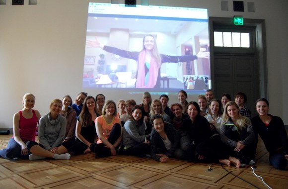 Milanos Jašinskytės jogos pamokos akimirka