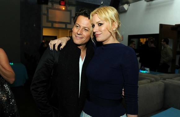 Ioanas Gruffuddas ir Alice Evans