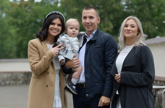 Tinklaraštininkė Inga Žuolytė su šeima pakrikštijo savo pirmagimį Gabrielių/Gretos Skaraitienės/„Žmonės Foto“ nuotr.