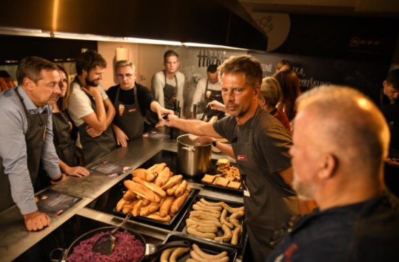 Vytaras Radzevičius kulinarinėje studijoje surengė Oktoberfest šventę/ Organizatorių nuotr.