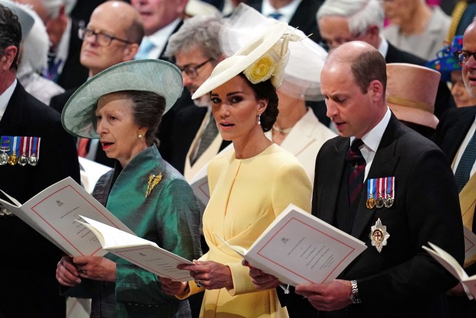 Princesė Anna, princas Williamas ir Kate Middleton pamaldose už Elizabeth II / „Scanpix“ nuotr