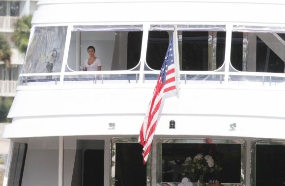 Eva Longoria jachtoje su daininku Eduardo Cruzu