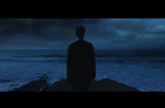 VIDEO kadras: Jameso Blake\'o kūrinys „Overgrown“ iš to paties pavadinimo albumo