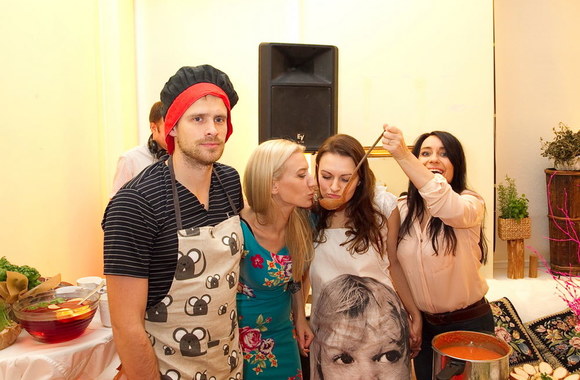 „Menai&renginiai“ komanda (iš kairės): Rapolas Bernotas, Erika Purauskytė, Toma Žadvydaitė ir Rūta Čekytė