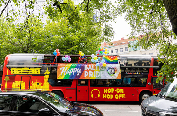Vilniaus gatvėmis pajudėjo „Baltic Pride“ Vaivorykštės autobusas / Žygimanto Gedvilos nuotr.