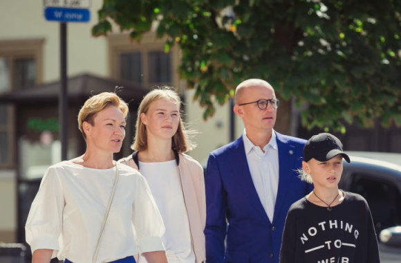 Indrė ir Jogaila Morkūnai sekmadienį pakrikštijo savo dukrą Barborą Mariją.