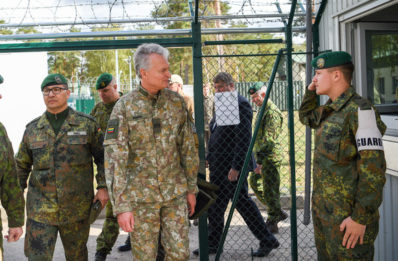 Prezidentas lankėsi Ruklos karinėje įguloje/LR Prezidento kanceliarijos/Roberto Dačkaus nuotr.