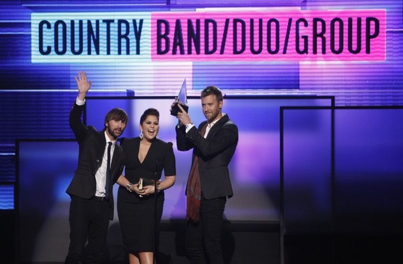 „Lady Antebellum“ – mėgstamiausia kantri grupė