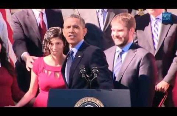 VIDEO kadras: Moteris alpsta per Baracko Obamos kalbą