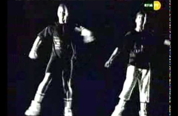 VIDEO kadras: Suzanne Vega „Tom\'s Diner“