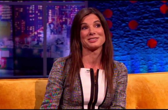 VIDEO kadras: Sandra Bullock repuoja „The Jonathan Ross Show“ pokalbių laidoje