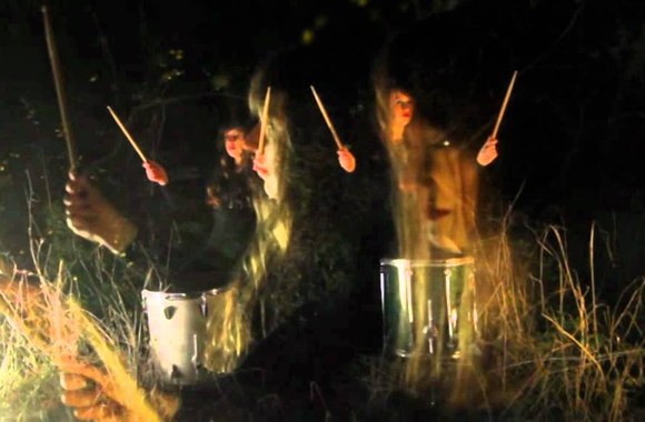 VIDEO kadras: „Sons of Noel and Adrian“ – „Come Run Fun Stella Baby Mother of the World“