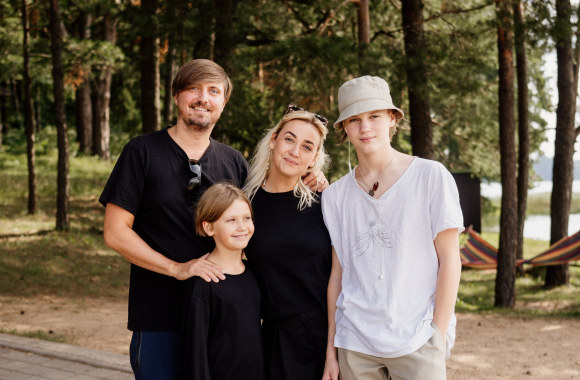 Eglė Kernagytė-Dambrauskė su šeima / Asmeninio albumo nuotr.