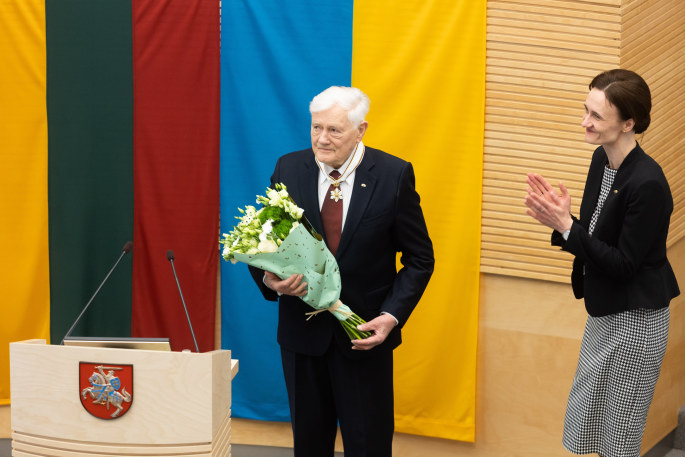 Valdui Adamkui Seime įteiktas A.Stulginskio žvaigždės apdovanojimas / Luko Balandžio nuotr.