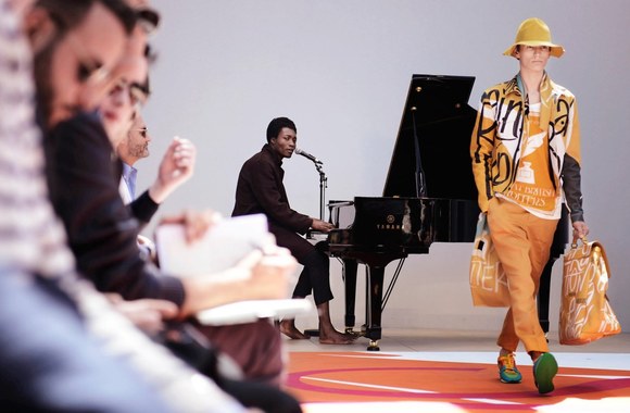 benjamin-clementine-live-at-the-burberry-prorsum-menswear-ss15-show