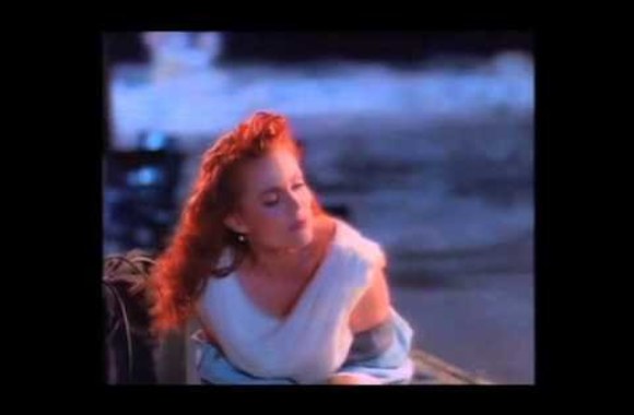 belinda-carlisle-leave-a-light-on