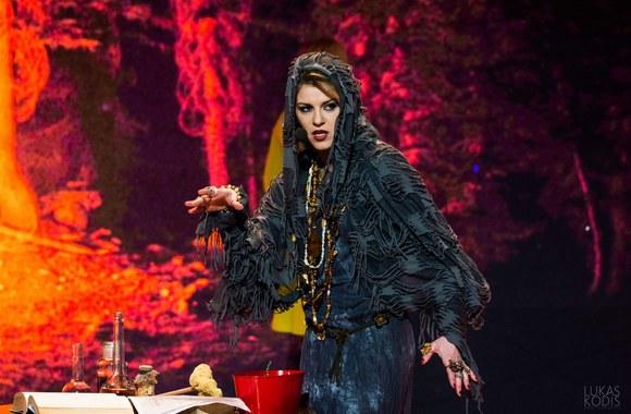 Monika Šedžiuvienė ir Vilija Matačiūnaitė - filmavimo akimirkos