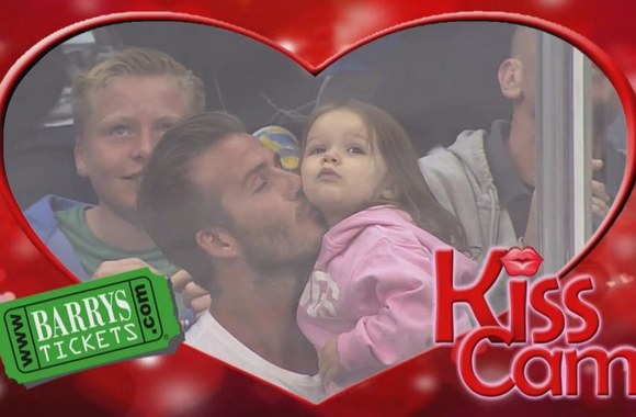 Davidas Beckhamas bučiuoja dukrą Harper