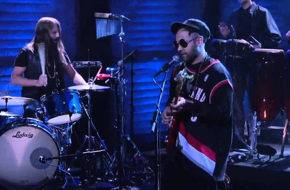 unknown-mortal-orchestra-cant-keep-checking-my-phone-live-on-conan-082515