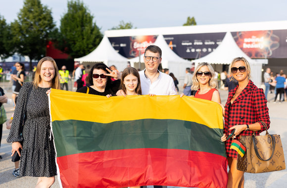 „Eurovizijos“ gerbėjai rinkosi į„PalaOlimpico“ areną / Luko Balandžio nuotr.