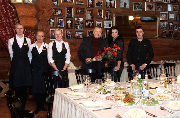 Gediminas ir Jurgita Juodeikos su restorano kolektyvu