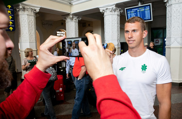 H. Žustauto sutikimas oro uoste/Irmanto Gelūno/„ŽMONĖS Foto“ nuotr.