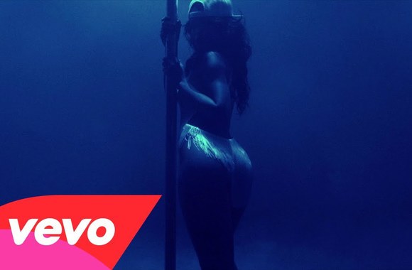 VIDEO kadras: Rihanna – „Pour it Up“
