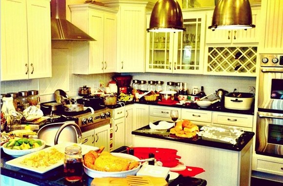 Aktorės Julianne Hough virtuvė po maisto gaminimo Padėkos dienos stalui