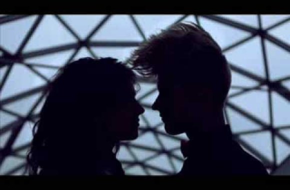 VIDEO kadras: „Echoes“ ir Giedrės daina „Iš lėto“